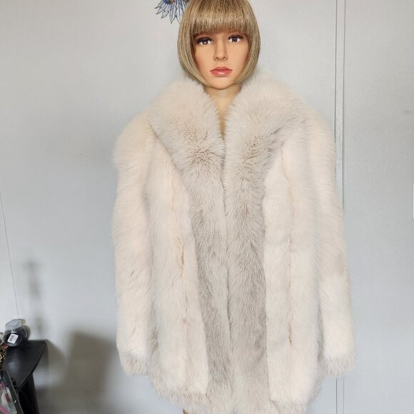 #696 Fox fur coat - Picture 1 of 4
